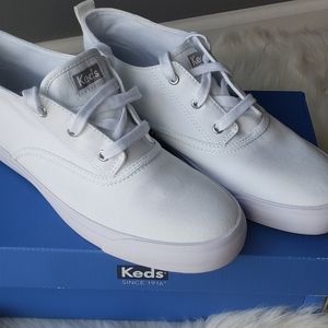 Womans White size 9.5 KEDS Triumph Mid sneakers